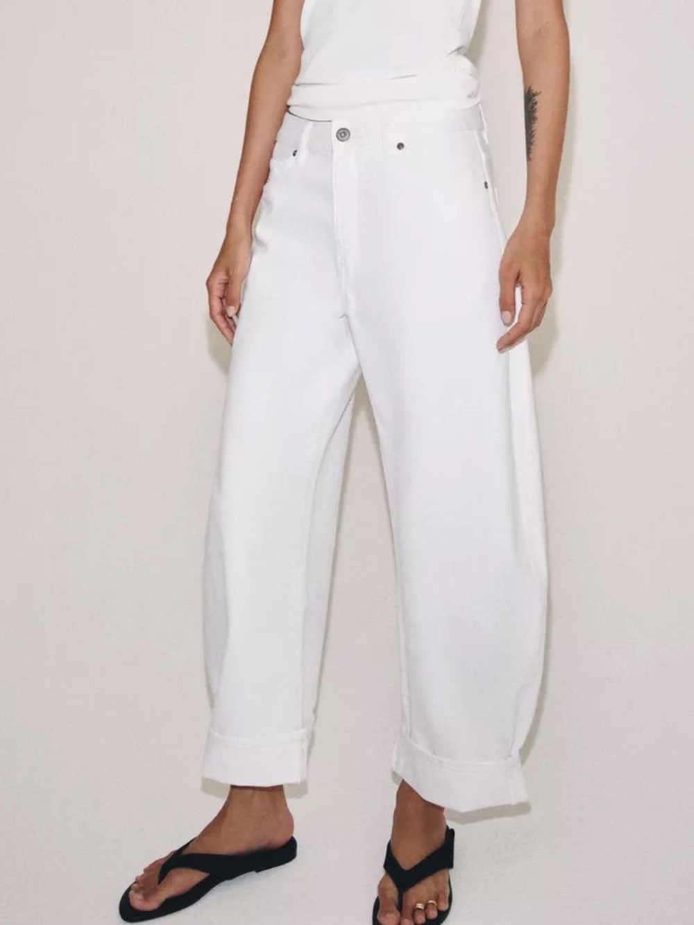 Zara White Ballon tapered leg 100% cotton jeans size 4 - Picture 2 of 9